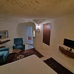 Apex Cave 4*